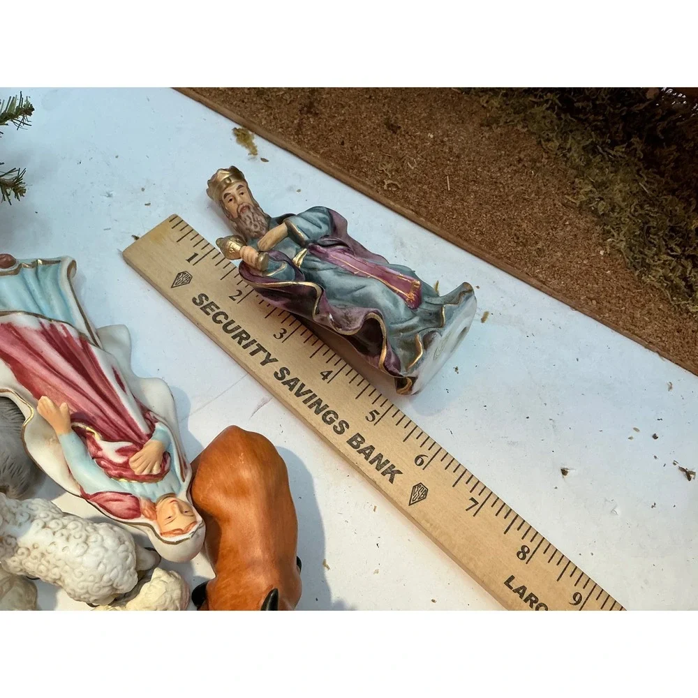 Coyne's & Co Vintage O' Holy Night 12 Piece Porcelain Nativity Set with Stable